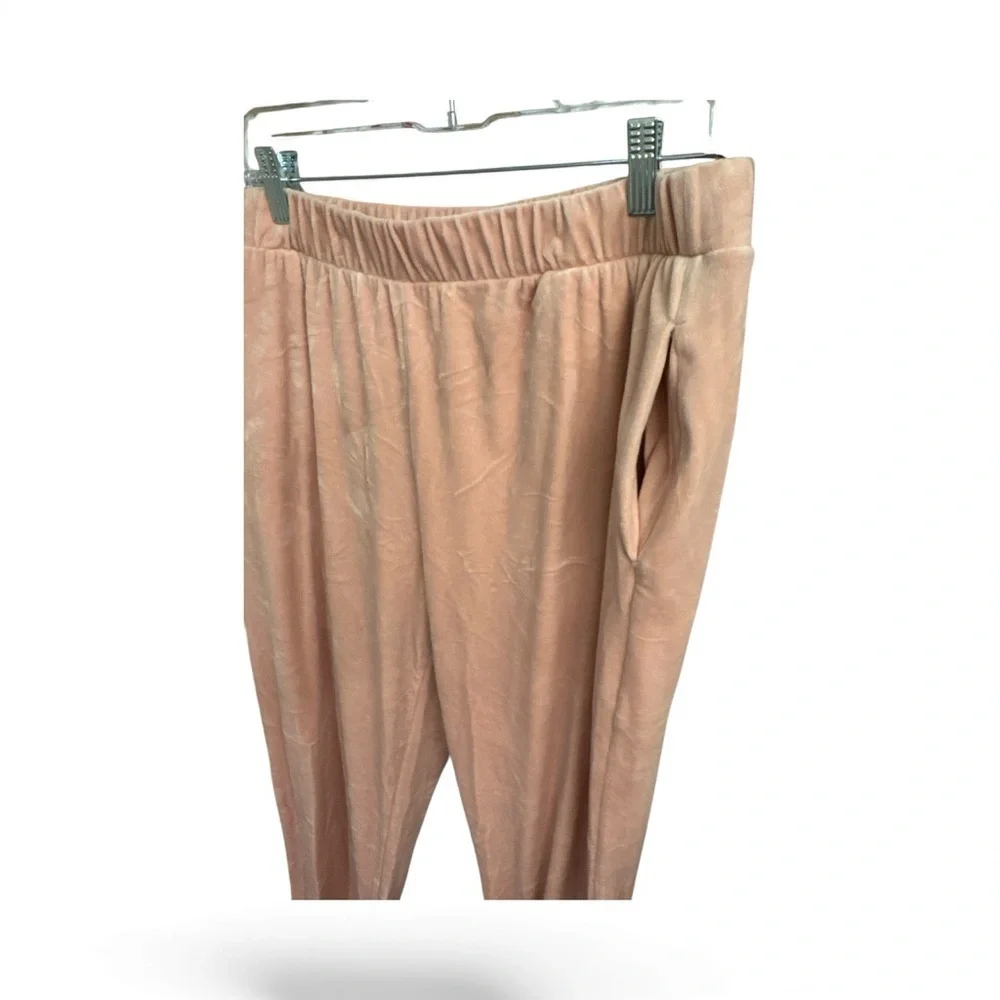 High-Waisted Luxe Velvet Jogger Sweatpants - Picture 6 of 7